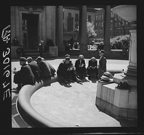 Russell Lee, Unemployed Men Sitting in Public Square in the Minneapolis Gateway District, June 1937
