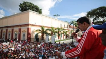 | Maduro addresses a chavista crowd outside Miraflores after the defeat in the 2015 parliamentary elections | MR Online
