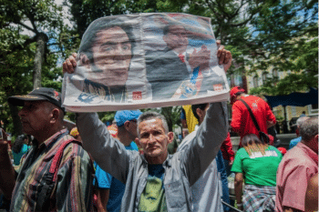 | Ciudad Caracas newspaper printed Bolívar and Chávez portraits | MR Online