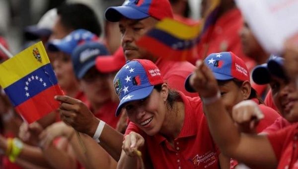 | Venezuelan Chavistas in the streets supporting their revolution | MR Online