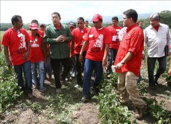 | Chávez visiting the El Maizal commune in 2009 Photo Minci | MR Online