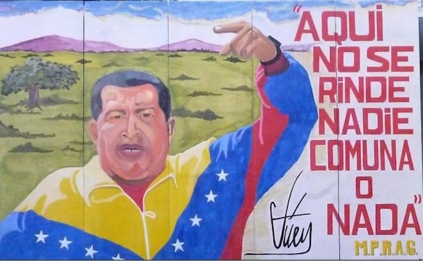 | Nobody surrenders here Commune or nothing a mural depicting Chávez and the commitment to building the commune Photo Venezuelanalysis | MR Online