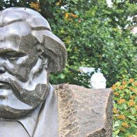 | Karl Marx statue Photo FLICKR SARAH M ROGERS | MR Online
