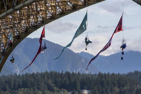 | Climbers in Vancouver blockade Trans Mountain oil tankers route | MR Online