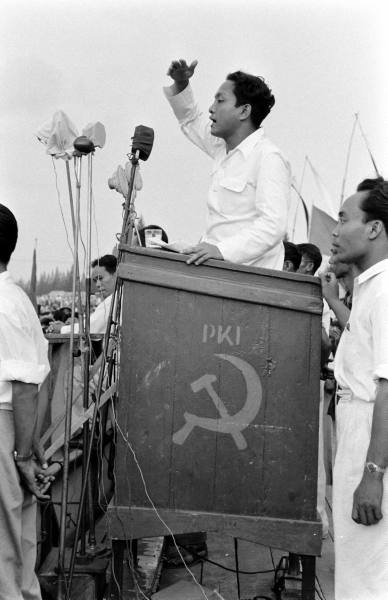 | Indonesia elections Howard Sochurek 1955 | MR Online