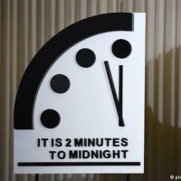 Doomsday Clock′ remains at 2 minutes to midnight | News | DW | 24.01 ... Deutsche Welle