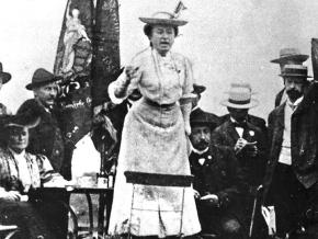 | Rosa Luxemburg speaks outside a congress of the the Second International in 1907 | MR Online