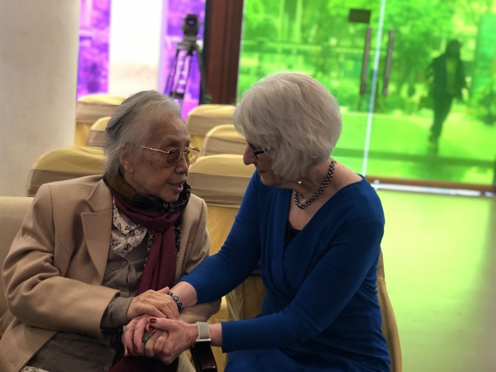 | Old friends Nancy Hollander right meets former Vice President Nguyễn Thị Bình in Hà Nội on March 7 They are the only two surviving members of the delegations that met in Jakarta in 1965 VNS Photo Lê Hương | MR Online