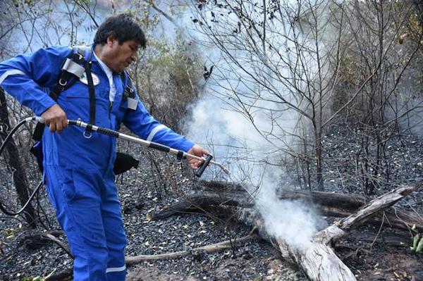 | Morales has provided a personal example alongside firefighting brigades in the Amazon Photo Reuters | MR Online