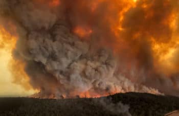 | Wildfires in Bairnsdale Australia on December 30 GLEN MOREY AP | MR Online
