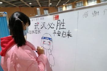| A 10 year old patient draws on the notice board at a Wuhan hospital every day | MR Online