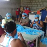 Communities across Venezuela are producing face masks, with local communal councils and communes distributing them for free to families, particularly to those most in need. Photo: Páez Potencia/Facebook