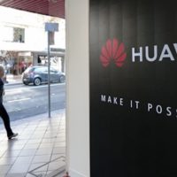 A pedestrian walks past a Huawei store in Sydney, Australia, May 23, 2019. Photo: Xinhua