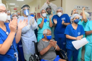 | 7 de maio de 2020 Equipe de médicos e enfermeiros comemoram alta de pacientes recuperados da COVID 19 no Abelardo Santos o maior hospital público do Pará Marcelo SeabraAgParáFotos Públicas | MR Online