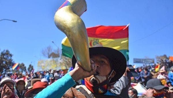 | Citizen makes noise with a horn during protests El Alto Bolivia August 14 2020 | Photo EFE | MR Online