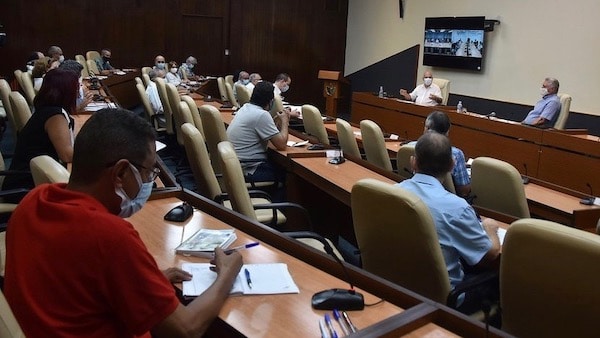 | In a meeting with Cuban president Miguel Diaz Canel scientists and experts announced that Cubas vaccine will be going to clinical trial Photo Estudios Revolución | MR Online