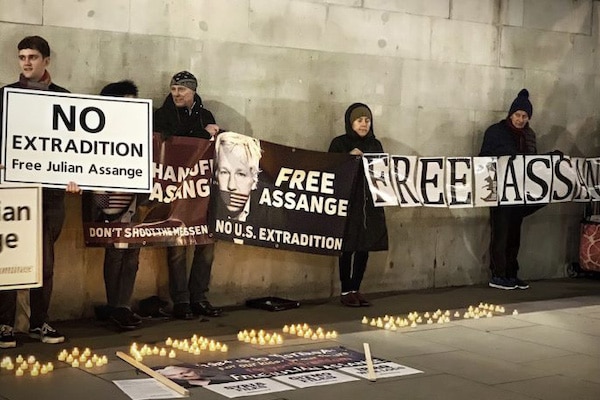 | Une veille à Trafalgar Square à Londres contre lextradition de Julian Assange aux Etats Unis où il risque 175 ans de prison Garry Knigh | MR Online