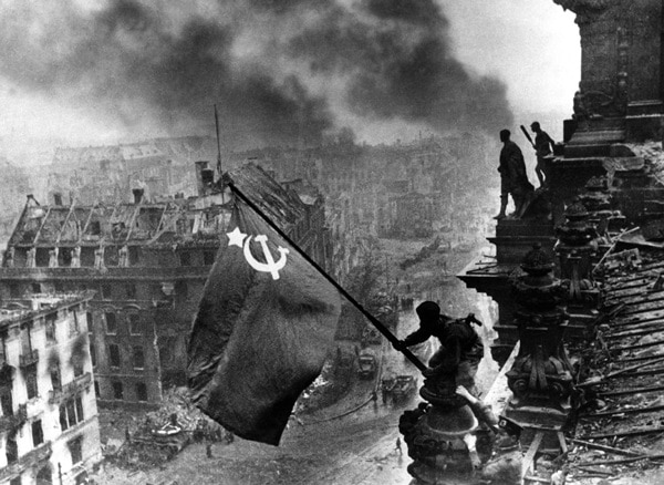 | Yevgeny Khaldeis iconic photo of the Red Army soldiers raising the Soviet flag on top of the Reichstag building in Berlin May 1945 | MR Online