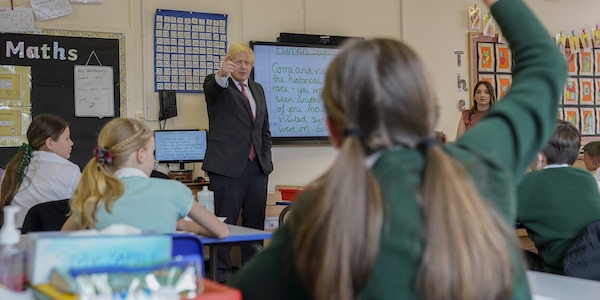 | The Prime Minister Boris Johnson visits Bovingdon Primary Academy in Hemel Hempstead during Covid 19 Picture by Andrew Parsons No 10 Downing Street | MR Online