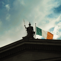Ireland flag in Dublin (Photo: Wikimedia Commons)