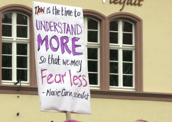 | March for Science in Freiburg Plakat Now is the time to understand more so that we may fear less von Marie Curie auf dem Augustinerplatz Photo Andreas Schwarzkopf | MR Online