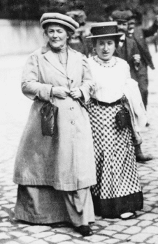 | Clara Zetkin and Rosa Luxemburg 1911 | MR Online