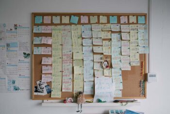 | Dates for environmental protection activities are marked on the post it notes at Zhang Boju | MR Online's office in Beijing, March 2, 2021. Shi Yangkun/Sixth Tone