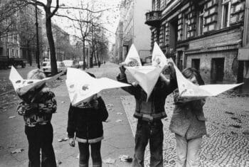 | Roger Melis DDR Kinder in der Kollwitzstraße Children in Kollwitzstraße 1974 | MR Online