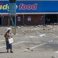 | Woman carries looted goods Gold Spot Shopping Centre Vosloorus | MR Online