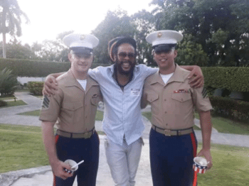 | San Isidro member and reggae artist Sandor Pérez Pita aka Rassandino with Marines inside the US embassy in Havana | MR Online