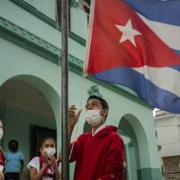 | Kids putting up Cuba flag | MR Online