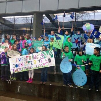 | Fifth graders rally on steps Photo by Susan Dwoskin | MR Online