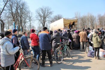 | In a central area of Volnovakha Russian soldiers handed out humanitarian aid to lines of residents including bags of canned goods fresh bread water | MR Online