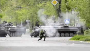 | Kyiv army bringing in tanks and shooting at civilians in Mariupol on May 9 2014 | MR Online