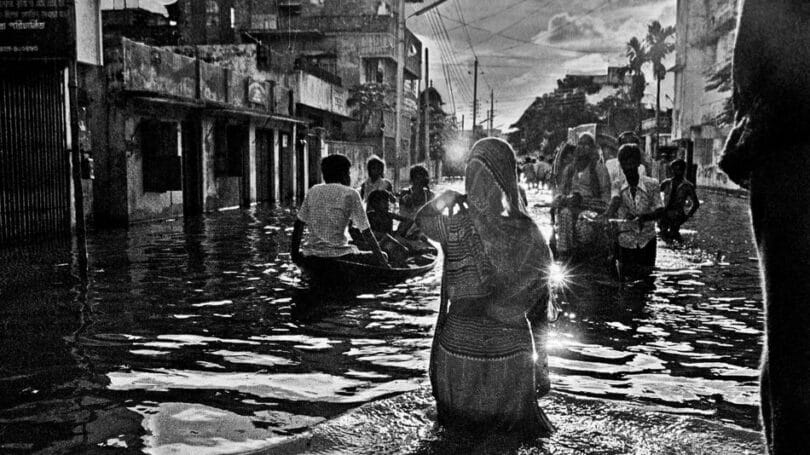 | Shahidul AlamDrikMajority World Bangladesh The resilience of the average Bangladeshi is remarkable As this woman waded through the flood waters in Kamalapur to get to work there was a photographic studio Dreamland Photographers which was open for business 1988 | MR Online