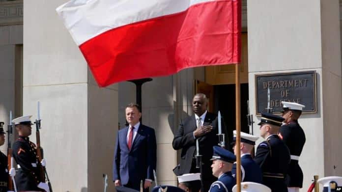 | Defense Secretary Lloyd Austin right stands with Polish Defense Minister Mariusz Błaszczak left as the National Anthem is played during an arrival ceremony at the Pentagon in Washington Apr 20 2022 | MR Online