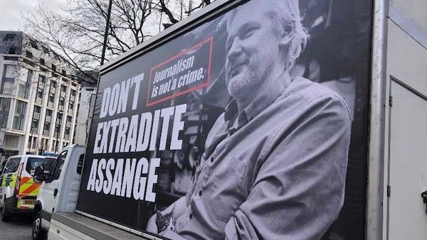 | Assange extradition | MR Online