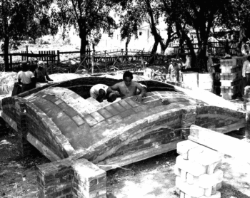 | Builders practice putting together a vaulted roof in the Patio del MICONS in 1961 Documentation Center Office of the Historian of Havana | MR Online