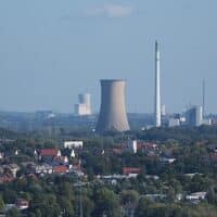 Deutsch: Blick vom Wilhelmturm nach Nordosten auf den Ortsteil Castrop von Castrop-Rauxel, das Kraftwerk Knepper in Dortmund-Brüninghausen, dahinter auf die Kraftwerke am Datteln-Hamm-Kanal