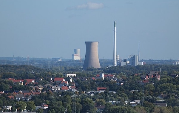 | Deutsch Blick vom Wilhelmturm nach Nordosten auf den Ortsteil Castrop von Castrop Rauxel das Kraftwerk Knepper in Dortmund Brüninghausen dahinter auf die Kraftwerke am Datteln Hamm Kanal | MR Online
