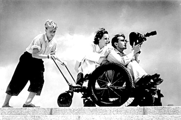 | Leni Riefenstahl center filming with two assistants 1936 Bundesarchiv CC BY SA 30 Wikimedia Commons | MR Online
