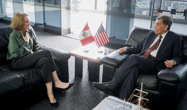 | Ex CIA agent and US ambassador to Peru Lisa Kenna meets with its defense minister two days before a coup against its elected left wing President Castillo | MR Online