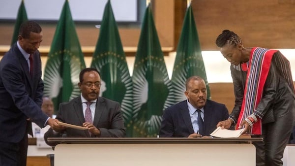| On November 7 2022 Redwan Hussien Rameto 2nd L representative of the Ethiopian government and Getachew Reda 2nd R representative of the Tigray Peoples Liberation Front TPLF signed a peace agreement in Pretoria South Africa Photo Alet PretoriusXinhua | MR Online
