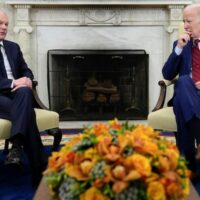 German Chancellor Olaf Scholz and President Joe Biden speak in Oval Office, March 3, 2023. (Photo: AP)