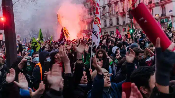 | Workers across France continue militant protests against attacks on pensions | MR Online