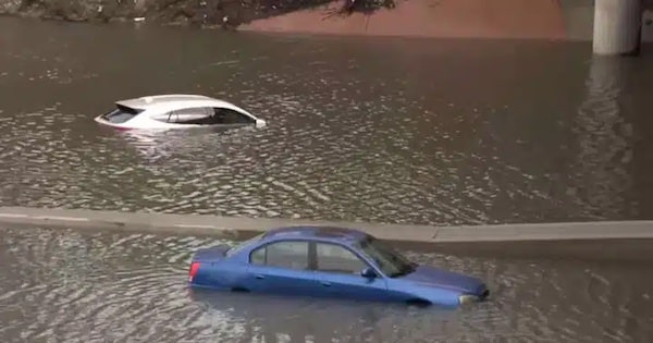 | Submerged cars on Interstate 5 in the San Fernando Valley Los Angeles County Feb 25 | MR Online