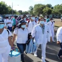| When Covid vaccines became available through the WHO Nicaragua gave priority to people over 65 and those hospitalized or with chronic conditions Here workers set out with vaccines Photo Carlos Cortez | MR Online