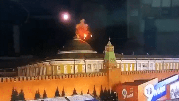 | Security video captures the moment the drone explodes over the Kremlin May 3 2023 | Photo Twitter RamiroNLeone | MR Online