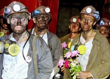 | Miners of Krasnolimanskaya Mine in Luhansk Oblast accept flowers after meeting their annual quota August 1999 Source photouniannet | MR Online