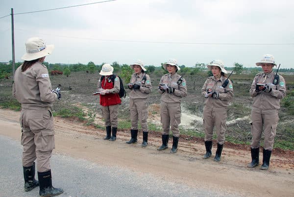 | Team leader Trinh Thi Hong Tham briefs her team members when responding to a UXO emergency call photo by Hien Ngo | MR Online